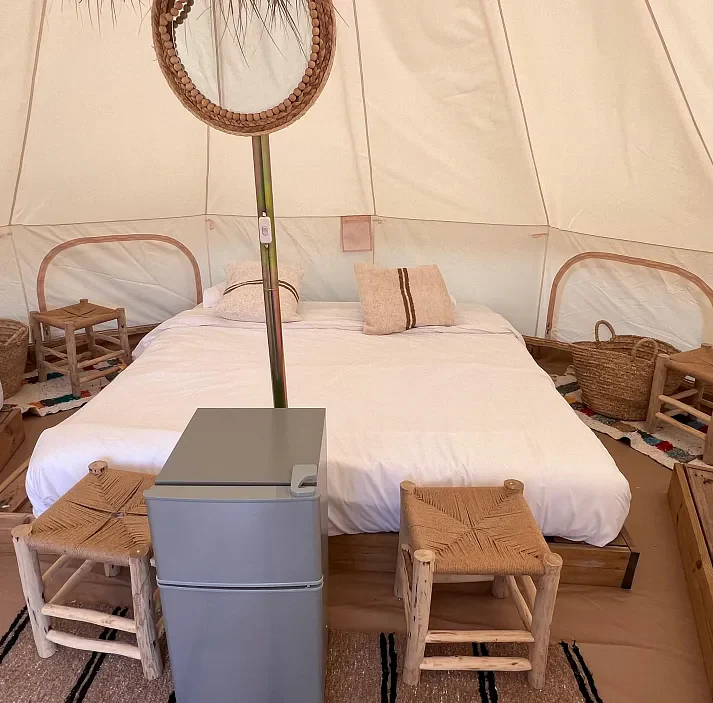 detalle cama doble tienda Lux-Tend doble en Camping Turismar